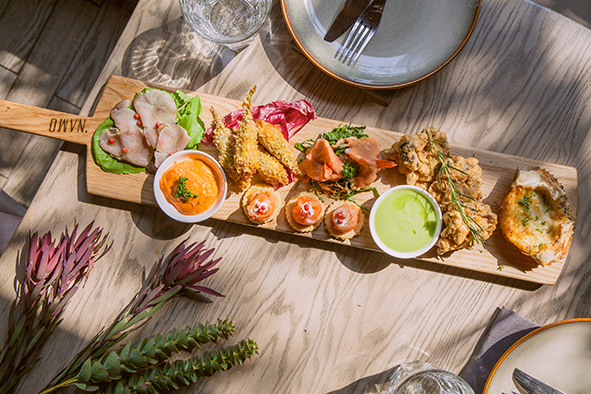 Selection of hot & cold seafood appertisers-s