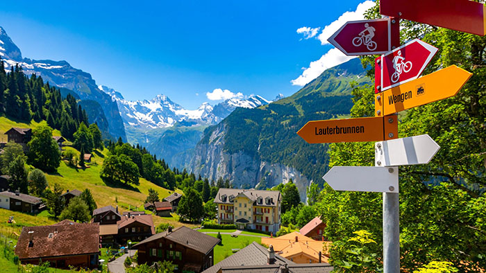 Vẻ đẹp của Thụy Sĩ sẽ không khiến bạn thất vọng. Từ những ngọn núi trong veo, những hồ nước lớn, cho đến những thị trấn nhỏ xinh, Thụy Sĩ có vẻ đẹp đa dạng và tuyệt vời. Nếu bạn muốn chiêm ngưỡng những cảnh quan tuyệt đẹp này, hình ảnh vẻ đẹp Thụy Sĩ sẽ khiến bạn muốn đến và trải nghiệm đất nước này.