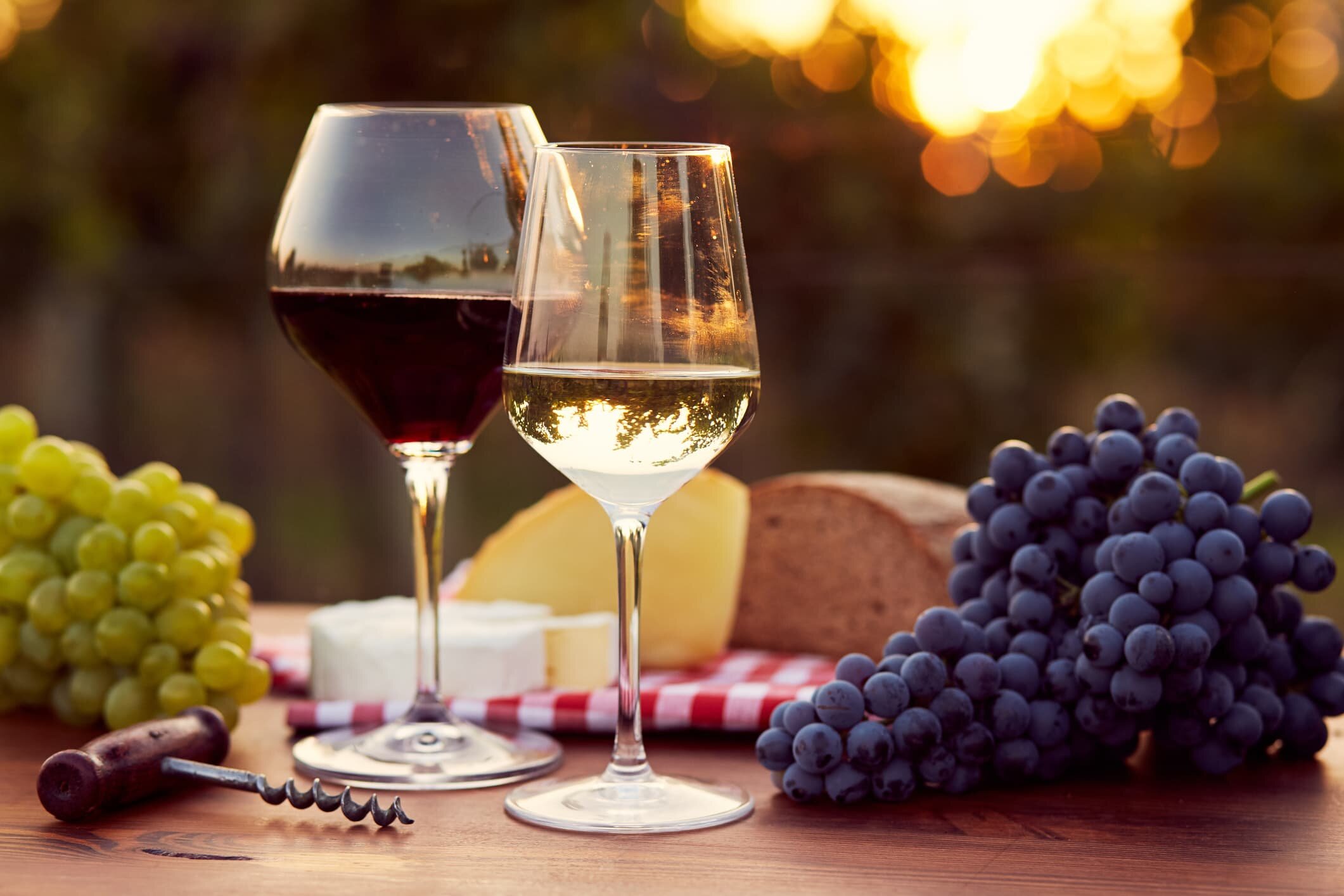 Sức quyến rũ khác biệt giữa vang đỏ và vang trắng