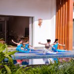 Buổi tập yoga riêng tư lúc bình minh - một hoạt động trong gói trị liệu “Blu Harmony”