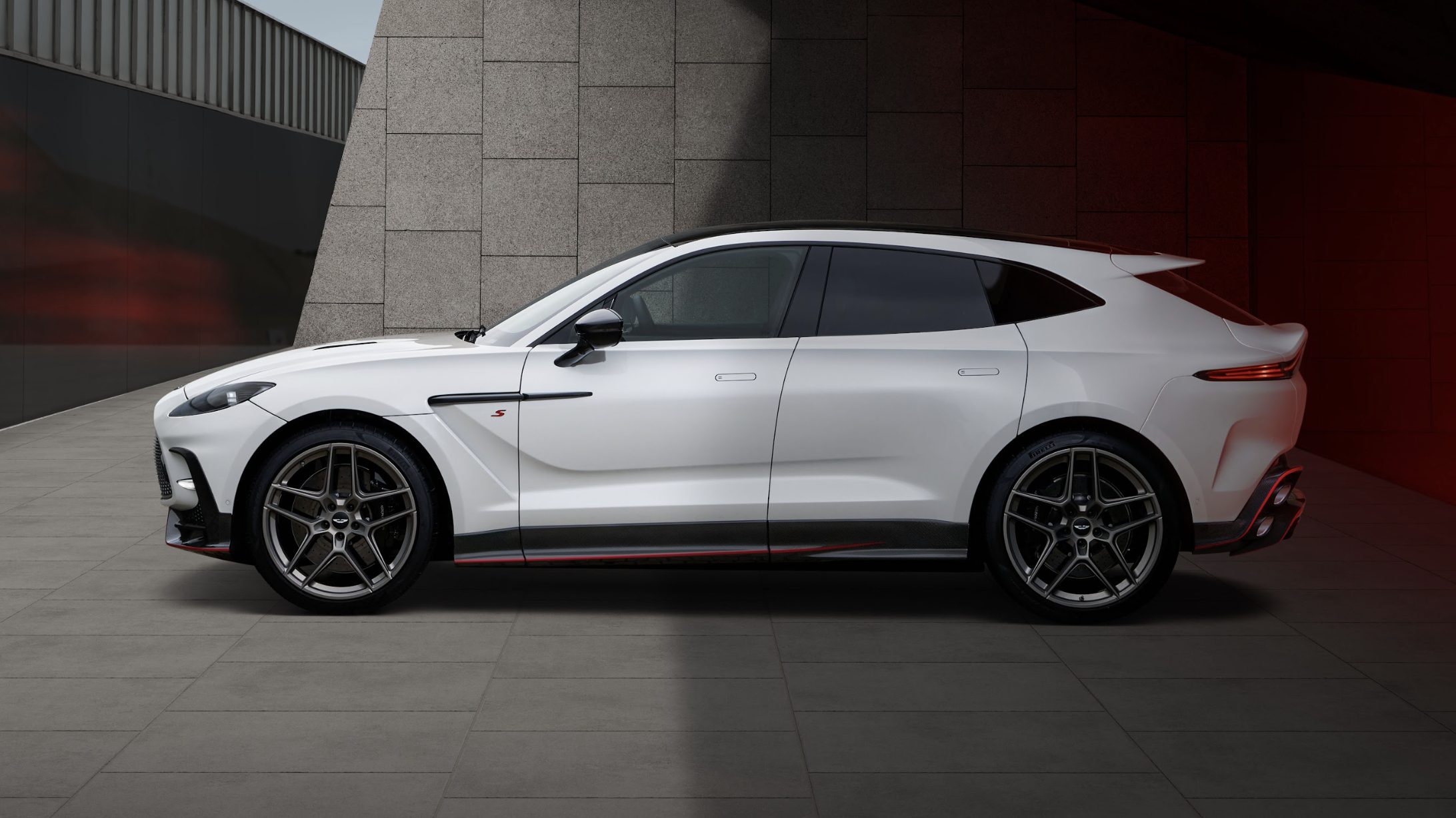 Aston Martin DBX S