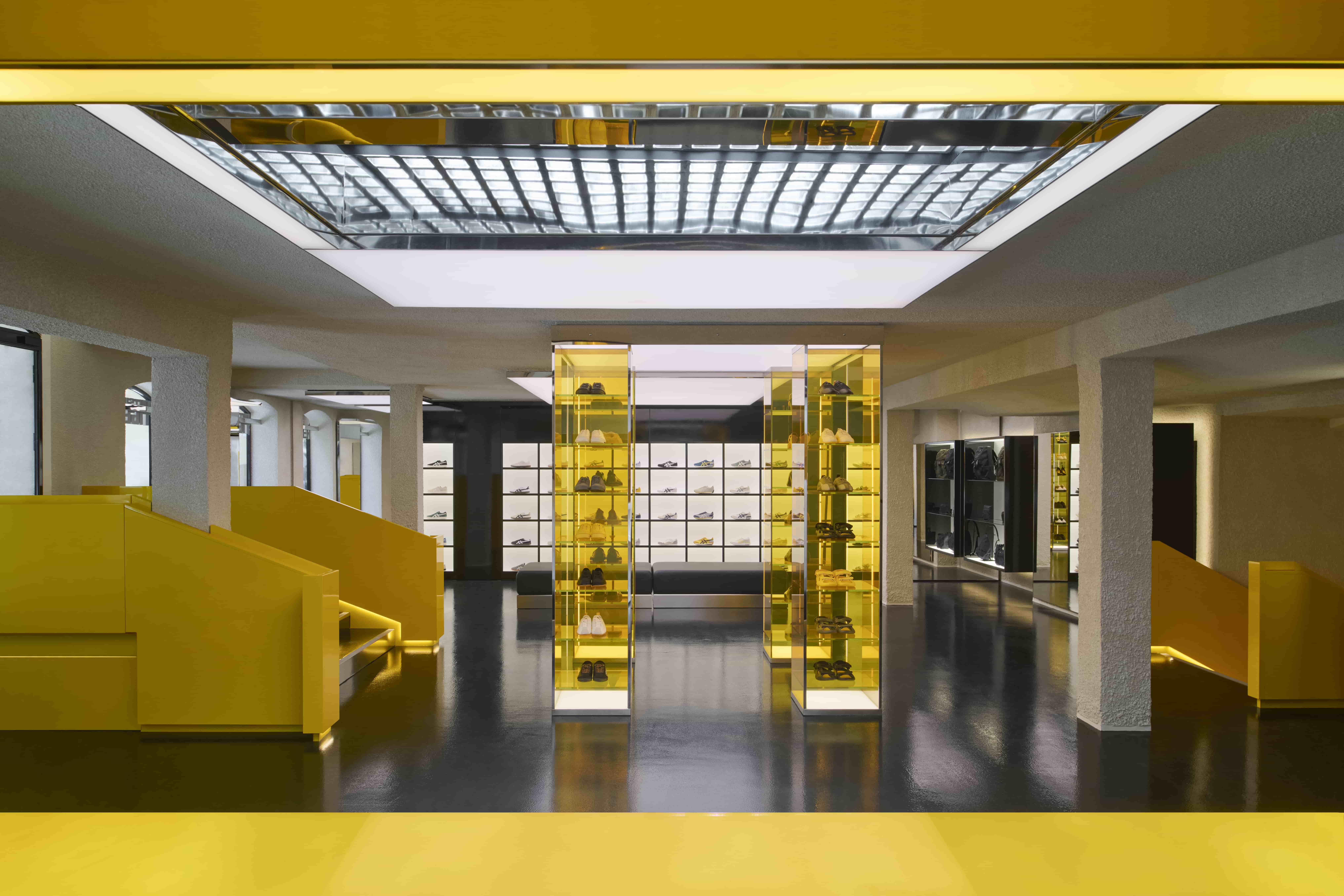 Cửa Hàng Flagship Toàn Cầu Tại Champs-Élysées, Paris